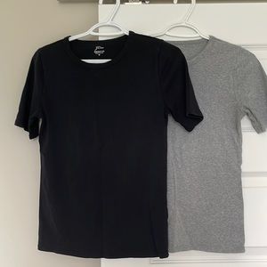 Lot of 2 J Crew perfect fit t shirts: grey and black Size M